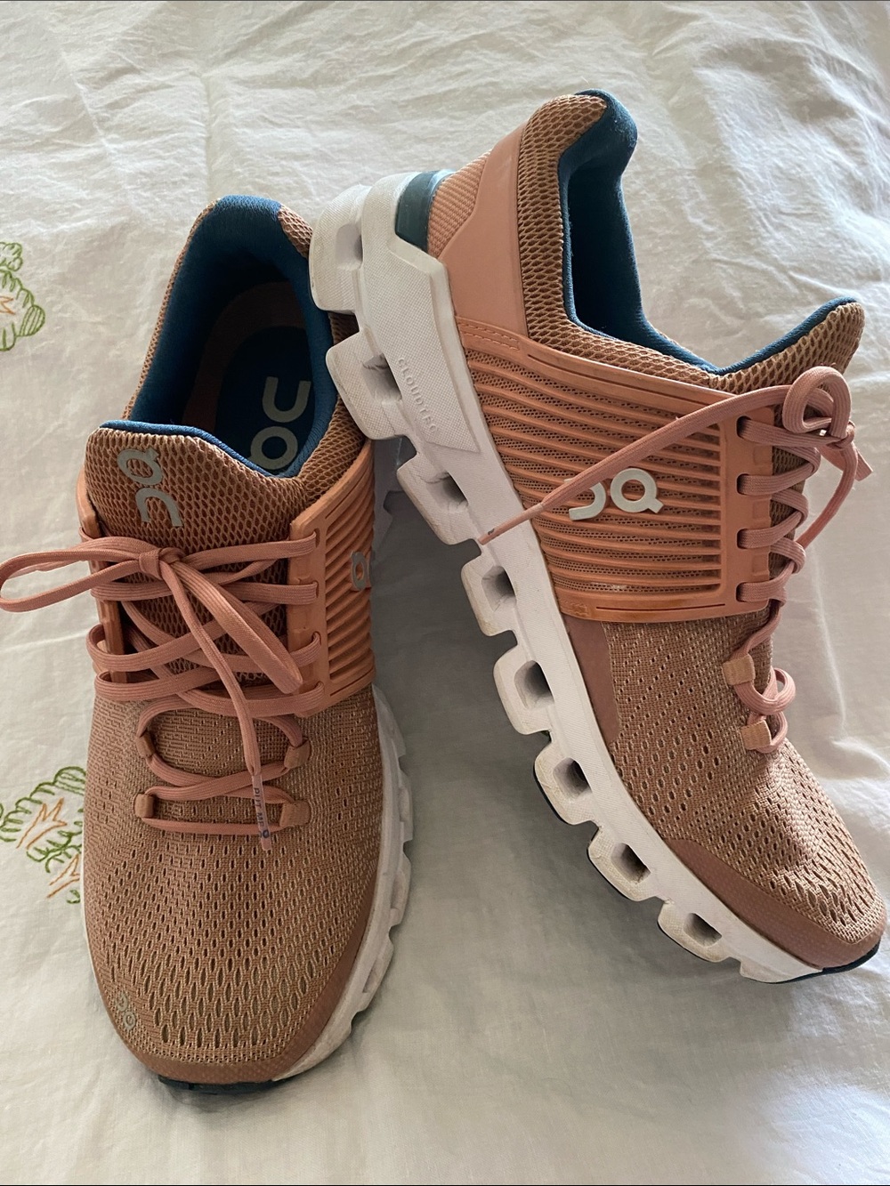 On Running Cloud Women's Running cloudtec Sneakers in Dusty Pink size 8.5